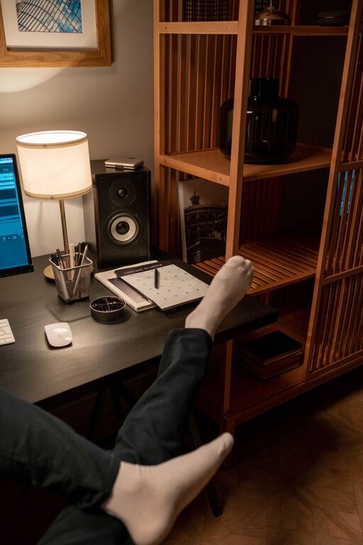 Creating a Relaxing Home Office to Boost Productivity and Comfort